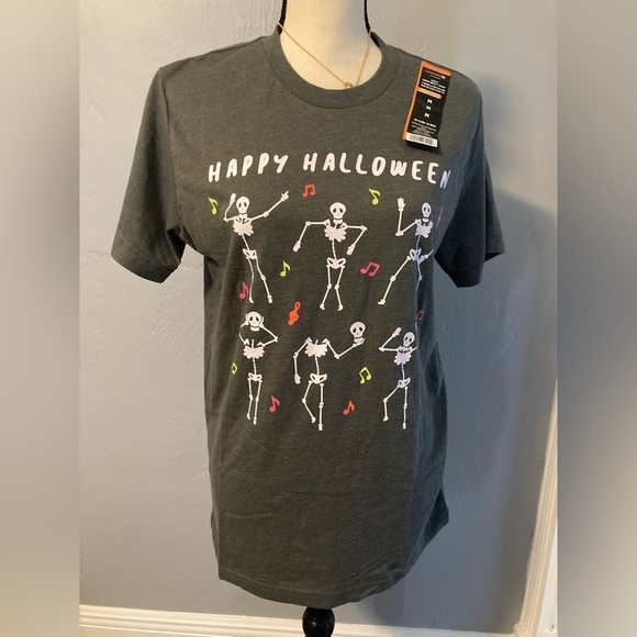 NWT, gray Halloween tee shirt depicts dancing skeletons and musical notes ๐ถ - Picture 2 of 4